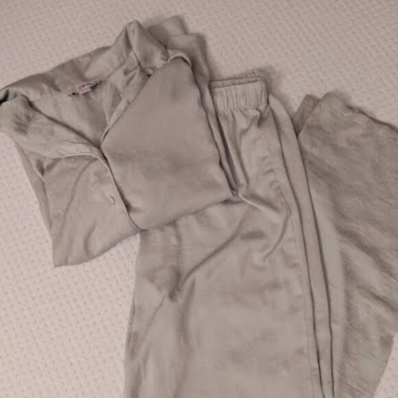 Green pajama set - Picture 1 of 2